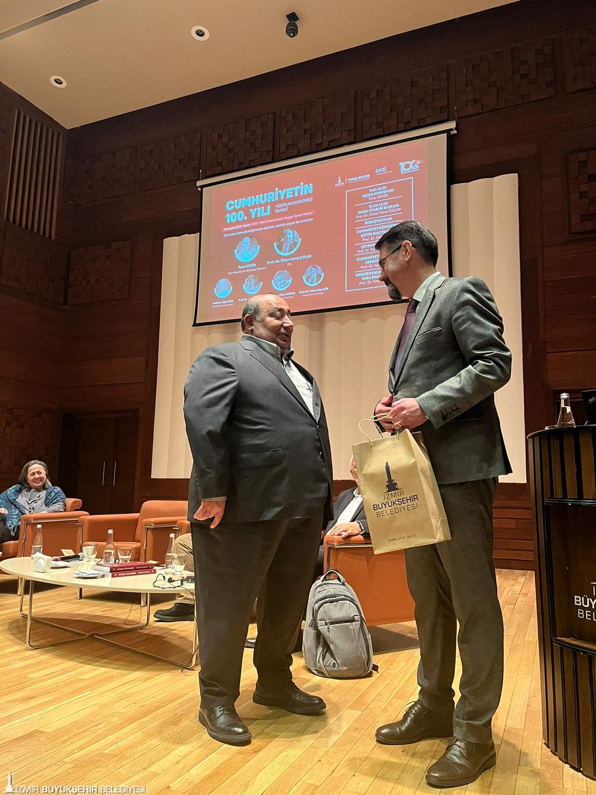 Akademisyenler “Yüzyılın Ekonomisi”ni anlattı