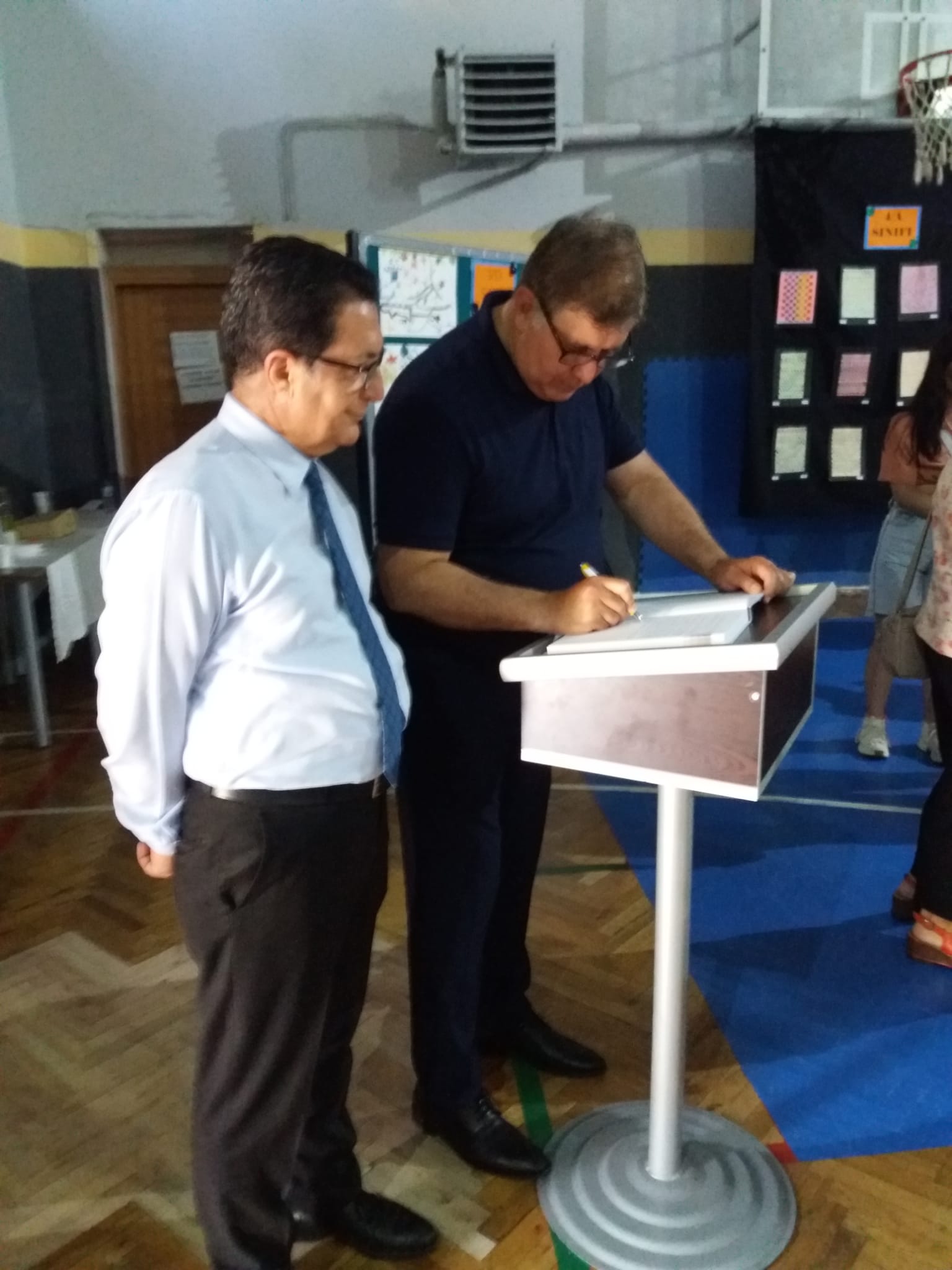 Karşıyaka'da 'Sanatla Okuyorum' sergisi