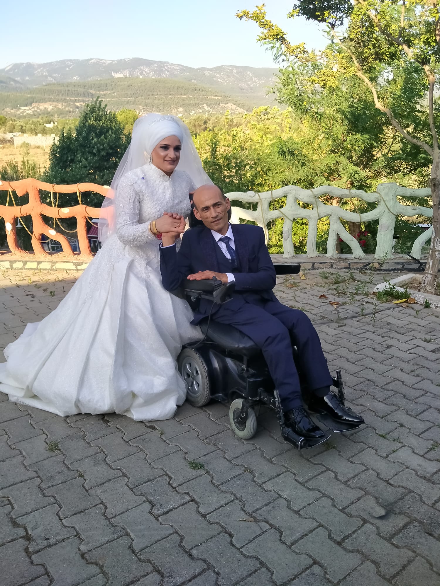 ENGEL, SEVGİYE ENGEL DEĞİL!