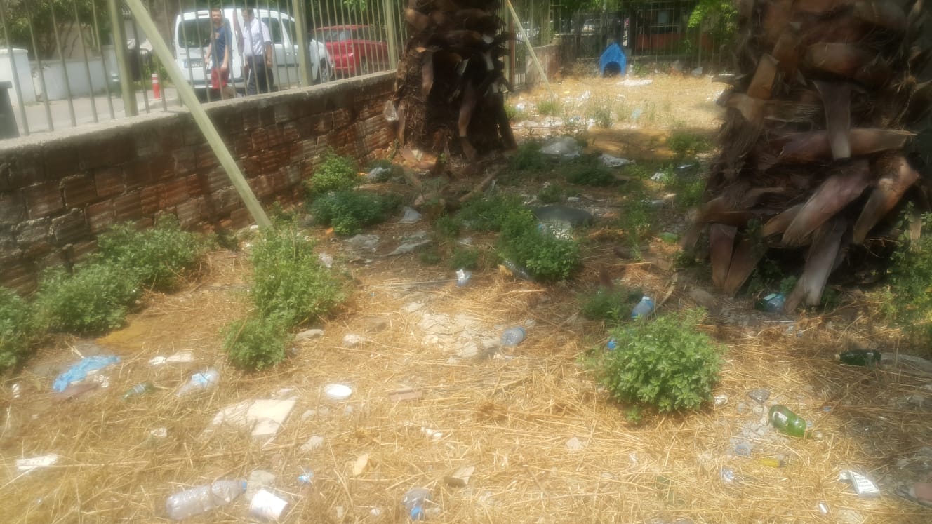 Karşıyaka'nın Tarihi çöp içinde!