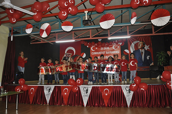 MİNİKLERDE 29 EKİM COŞKUSU