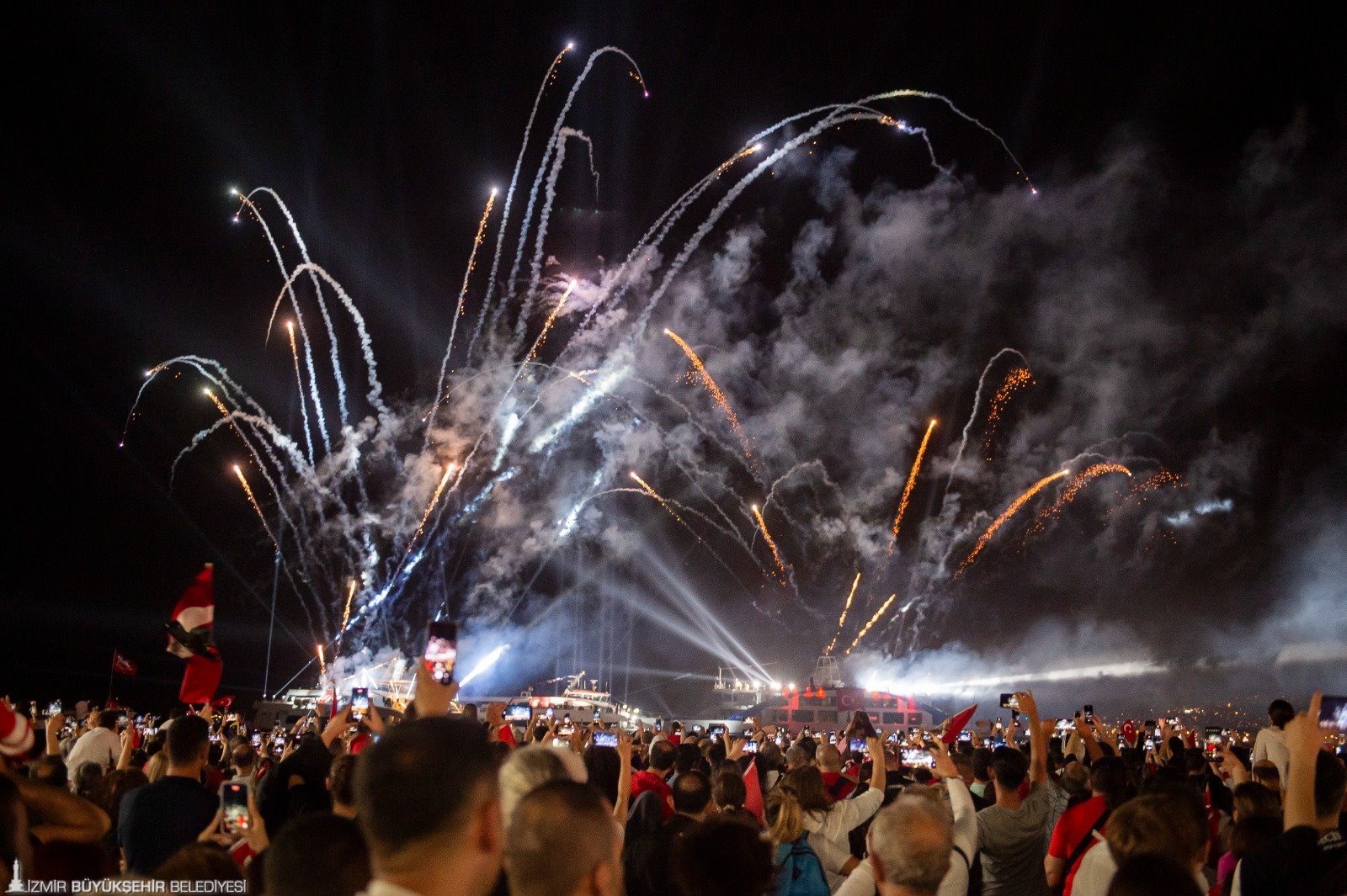 İzmir Cumhuriyet kutlamalarıyla adını tarihe yazdı