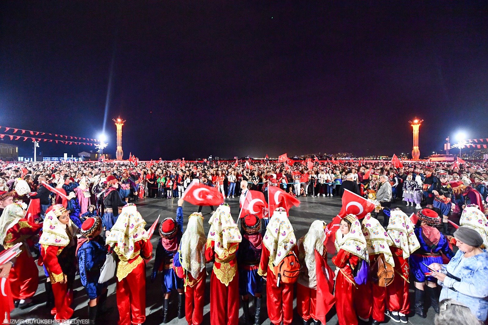 İzmir Cumhuriyet kutlamalarıyla adını tarihe yazdı