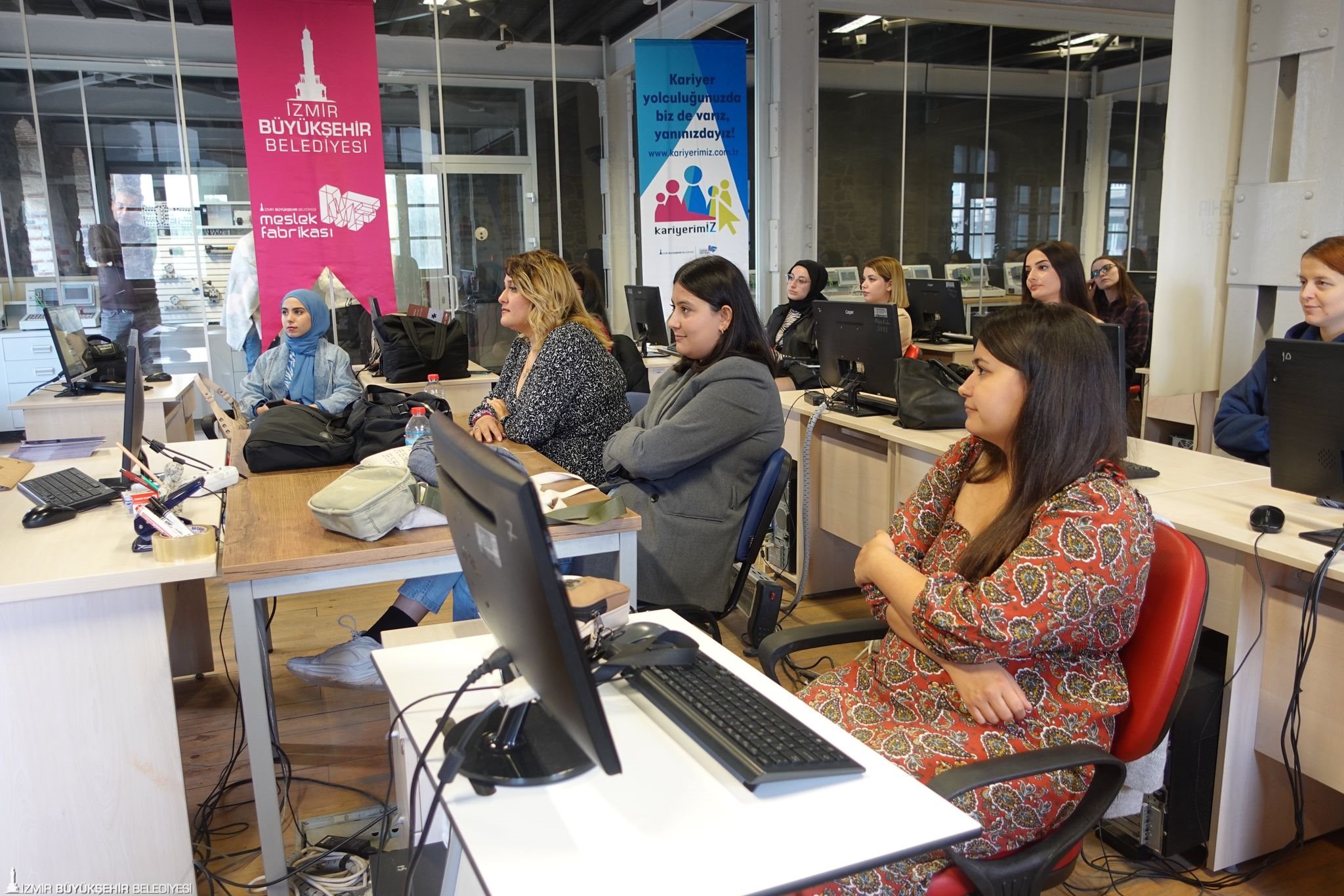 Genç kadınlar geleceğini Meslek Fabrikası’na emanet etti