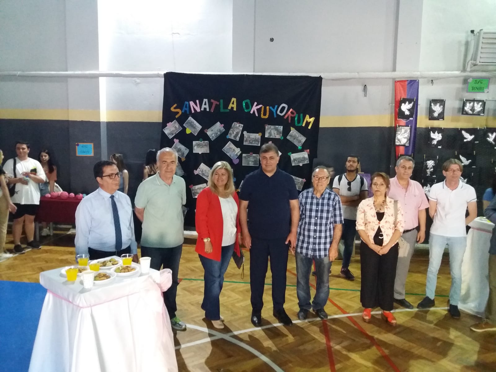 Karşıyaka'da 'Sanatla Okuyorum' sergisi