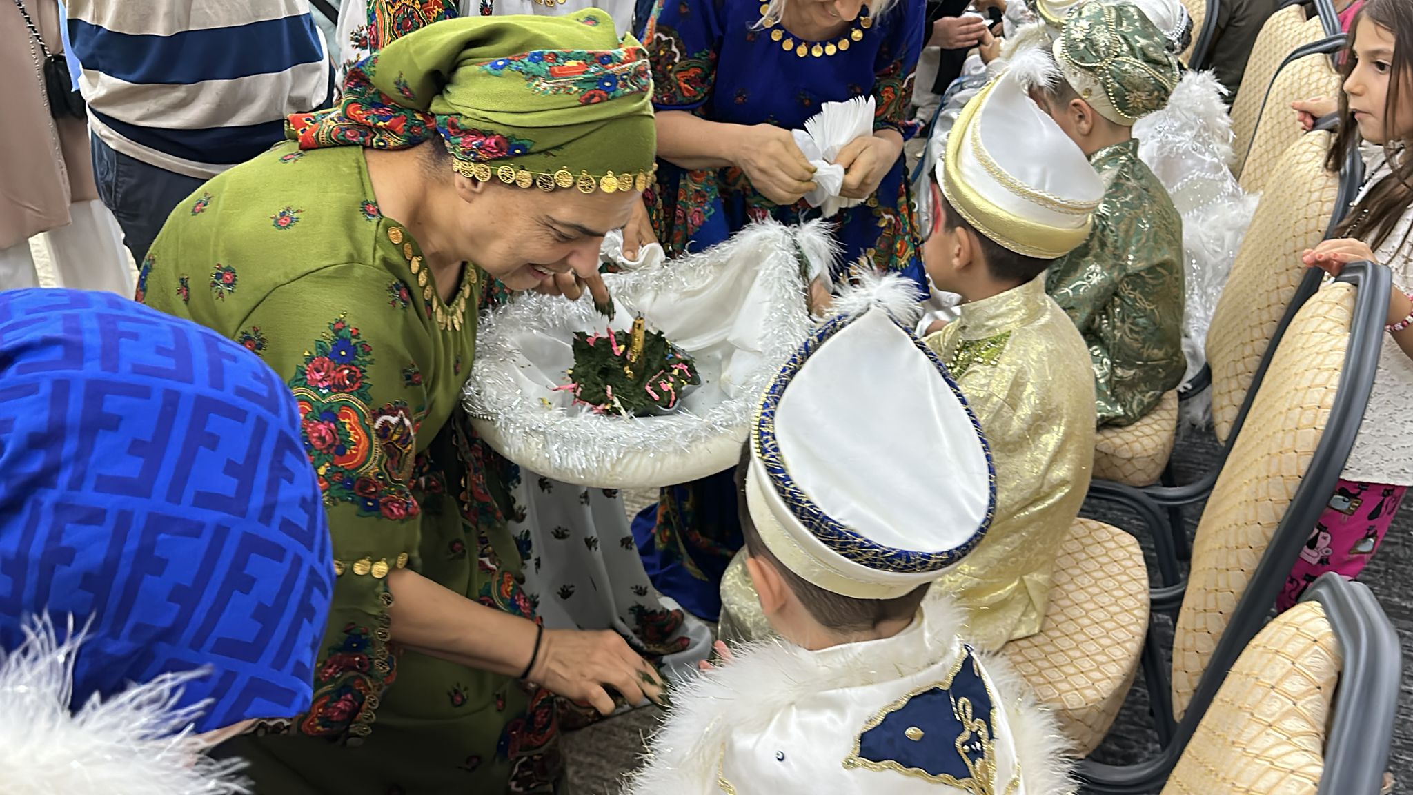 Siz Yalnız Değilsiniz Biz Buradayız Gönüllü Grubu'ndan Mardin Midyat'ta sünnet şöleni