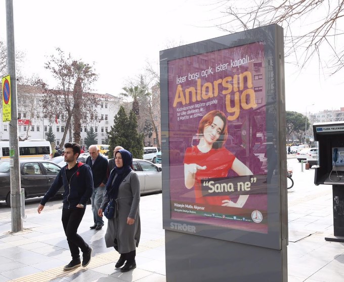 Karşıyaka'nın afişine Ak partiden tepki