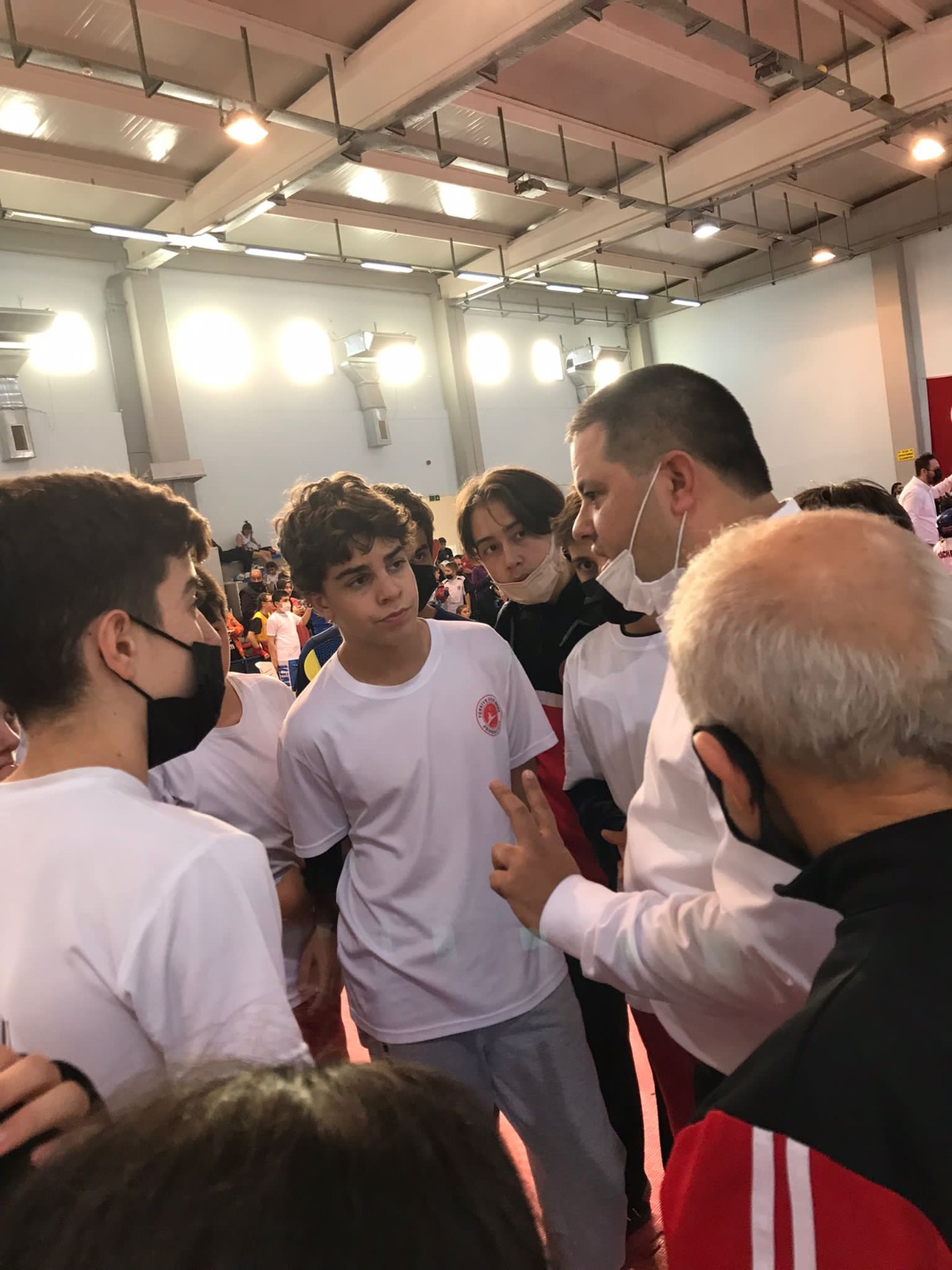 Kick -Boks'da Karabağlar Halk Eğitim Merkezi rüzgarı esmeye devam ediyor