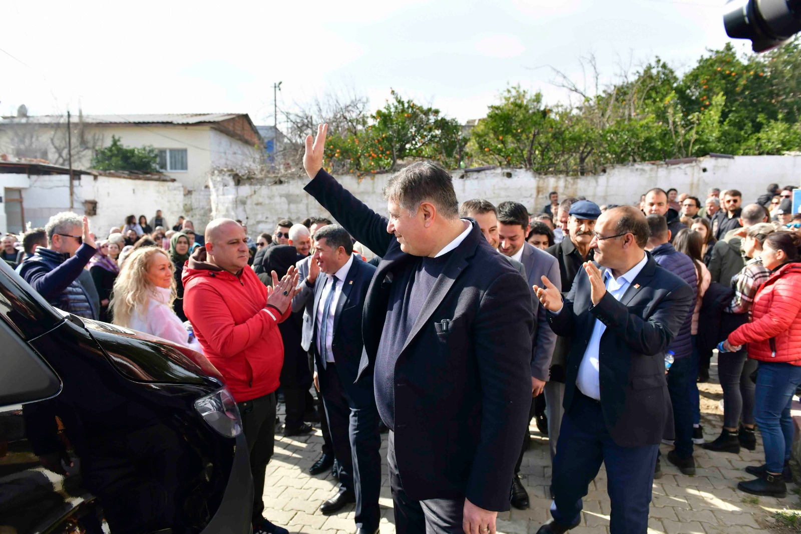 Bayındır, Çiğli ve Karabağlar'da Tugay'a coşkulu karşılama