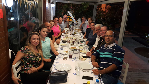 ÇEYREK ASIRLIK BAŞKANA COŞKULU YENİ YAŞ KUTLAMASI