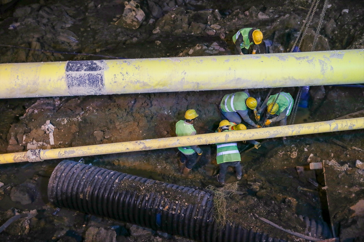 Göçük altında kalan işçilerden ses yok