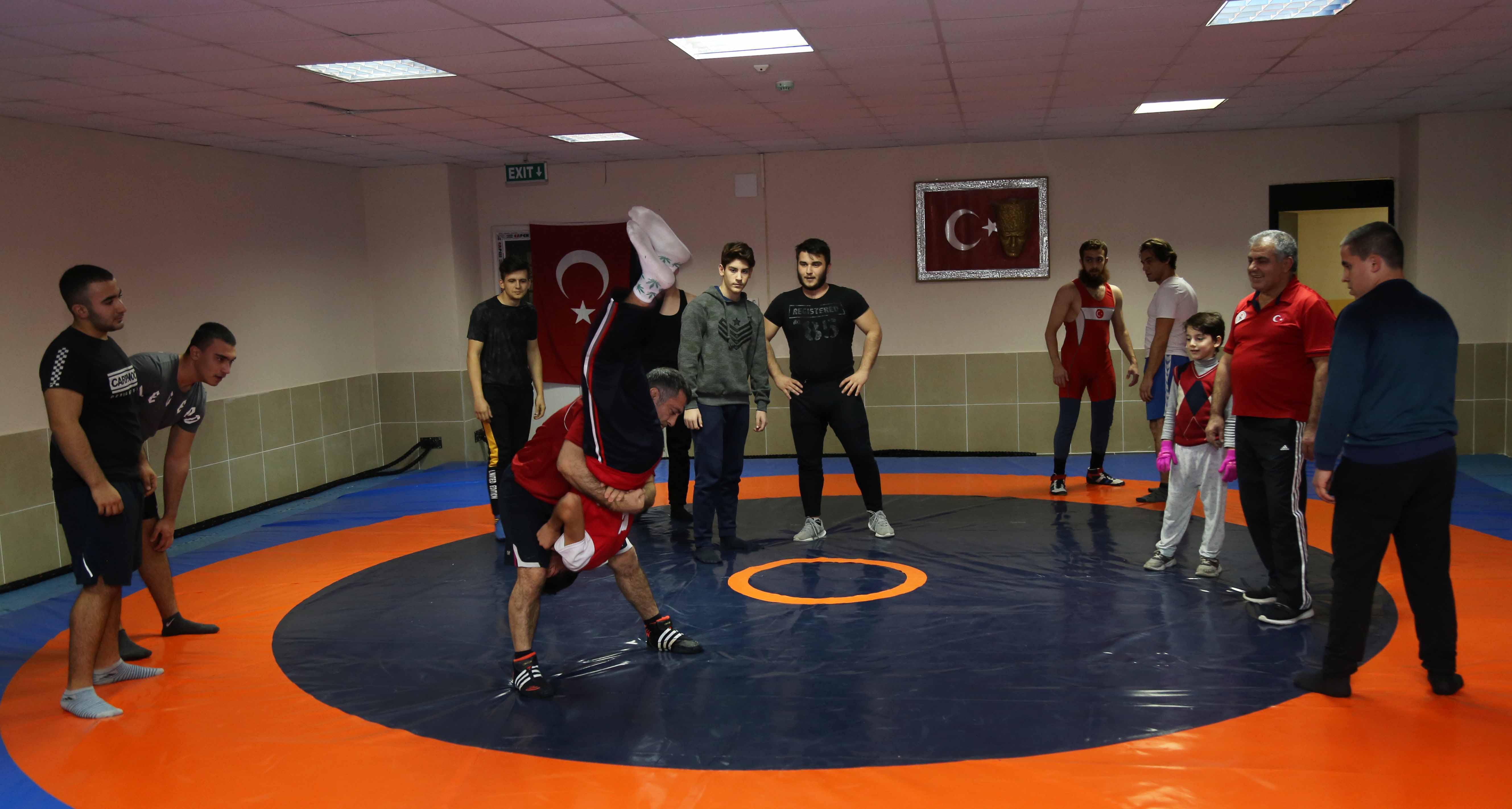 Genç ve başarılı güreşçiler  Karabağlar'da yetişecek