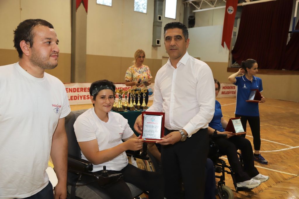 Menderes Masa Tenisi Turnuvası Sona Erdi