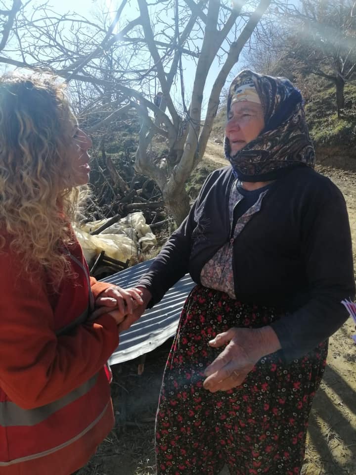 Aşkla İzmir Gençlik gönüllülerinden 'Kiraz' çıkartması