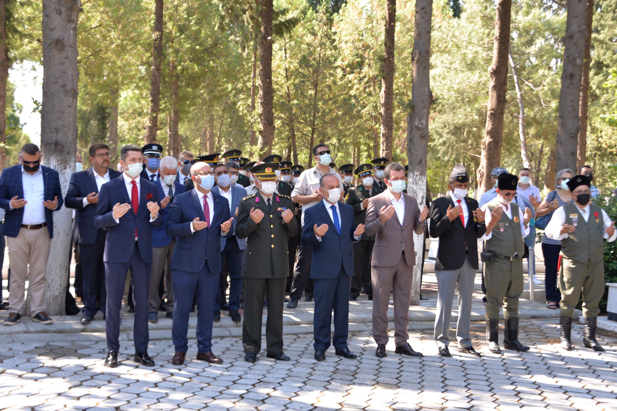 Bergama’da 15 Temmuz Demokrasi ve Milli Birlik Günü dua, mevlid ve törenlerle anıldı