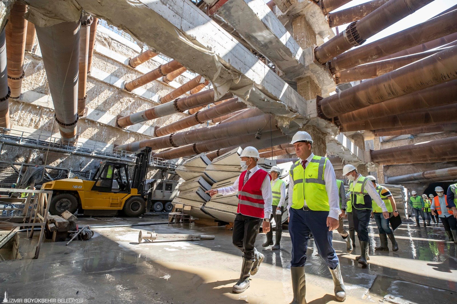Raylara ilk kaynağı Başkan Soyer yaptı