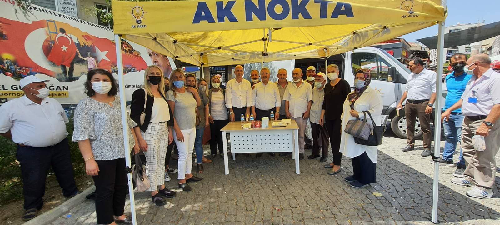 AK Parti İzmir Milletvekili Necip Nasır, Bornovalı vatandaşların sorunlarını dinledi.