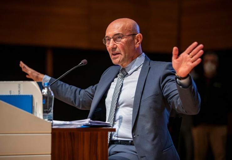 Başkan Soyer yılın son meclisinde konuştu: "Biz siyasetle zenginleşen siyasetçilerden değiliz"