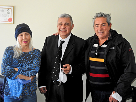 Op. Dr. Atıl Birol,  Çeşme'de muayenehane açtı... İlk muayene Semiha Yankı ve Salih Güney'e