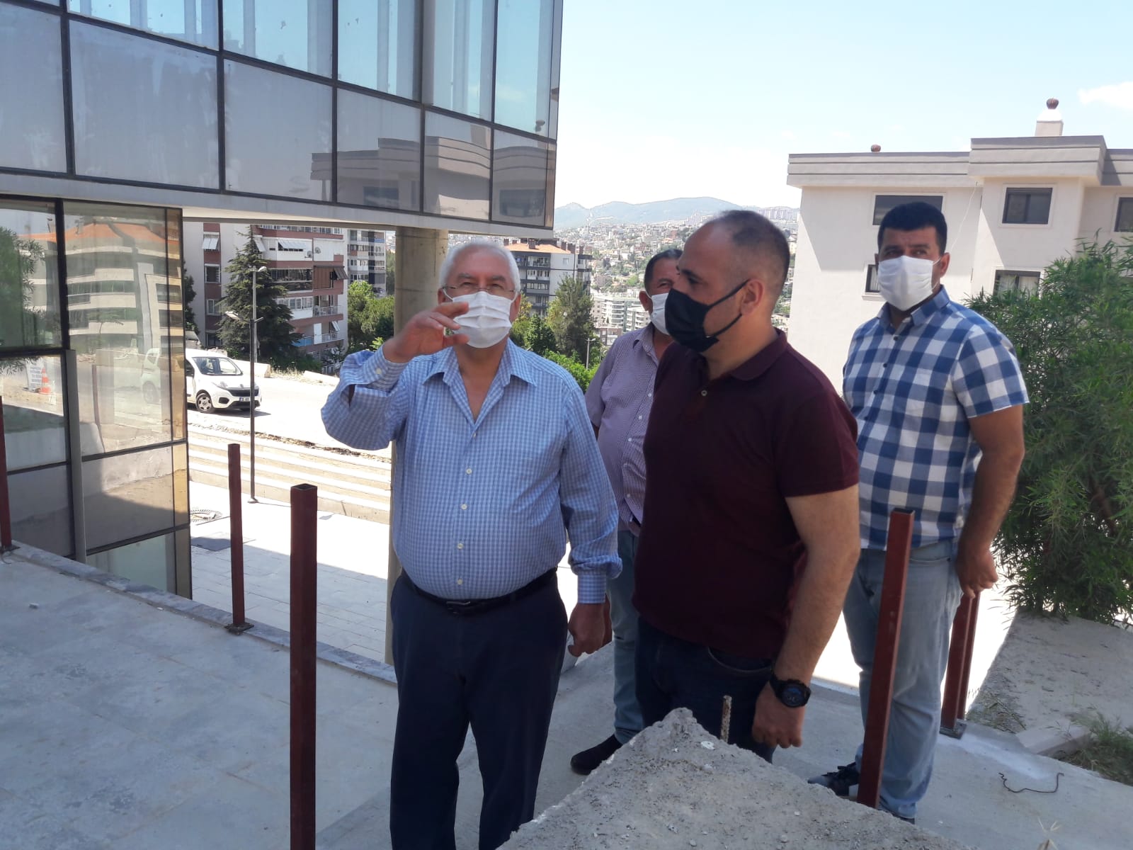 Başkan Selvitopu ilçenin dört bir yanında sürdürülen çalışmaları inceledi