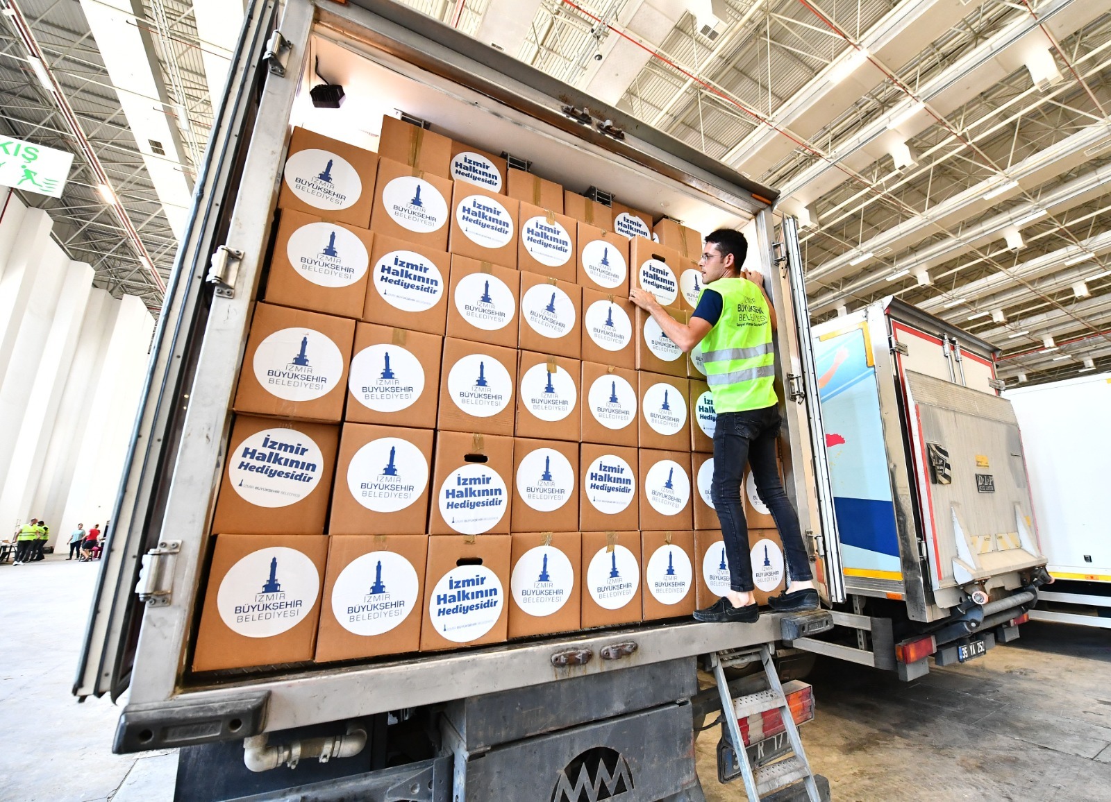 Büyükşehir'den yangın bölgesine destekler sürüyor