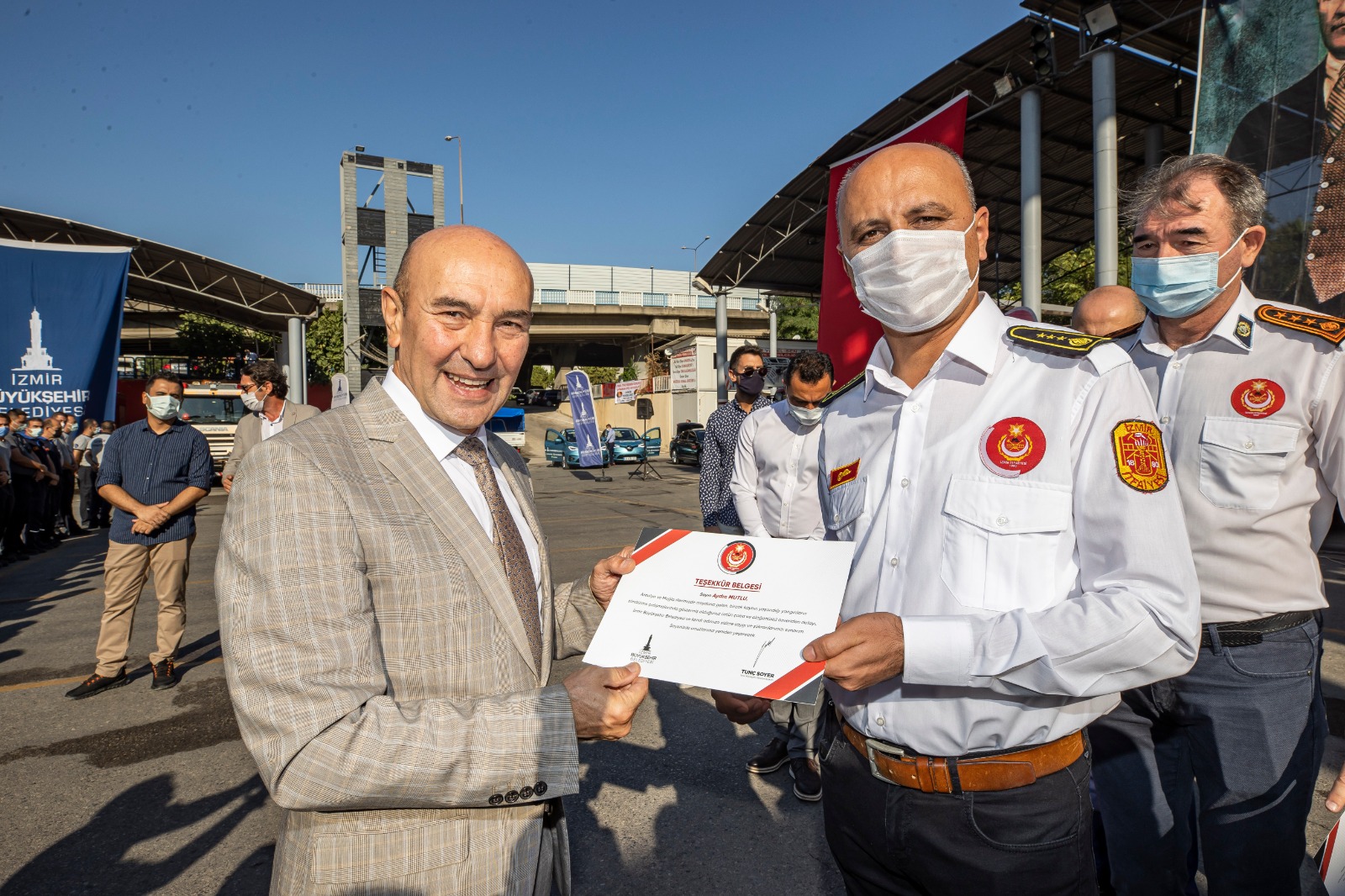Soyer, yangın bölgesinden dönen belediye personelini ziyaret etti: “Bu gurur tarif edilemez”