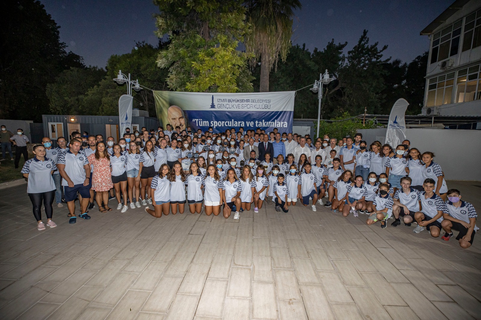 Başkan Soyer sporcularla bir araya geldi