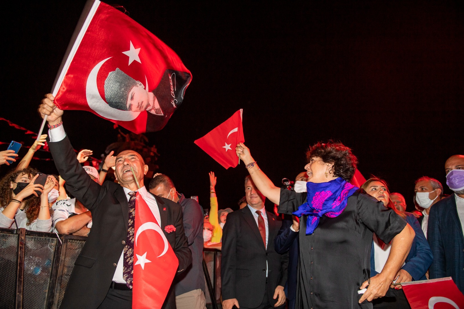 Gündoğdu'da Fener Alaylı 9 Eylül coşkusu Soyer: “Türkiye'nin her yerinde çiçekler açtıracaksınız”