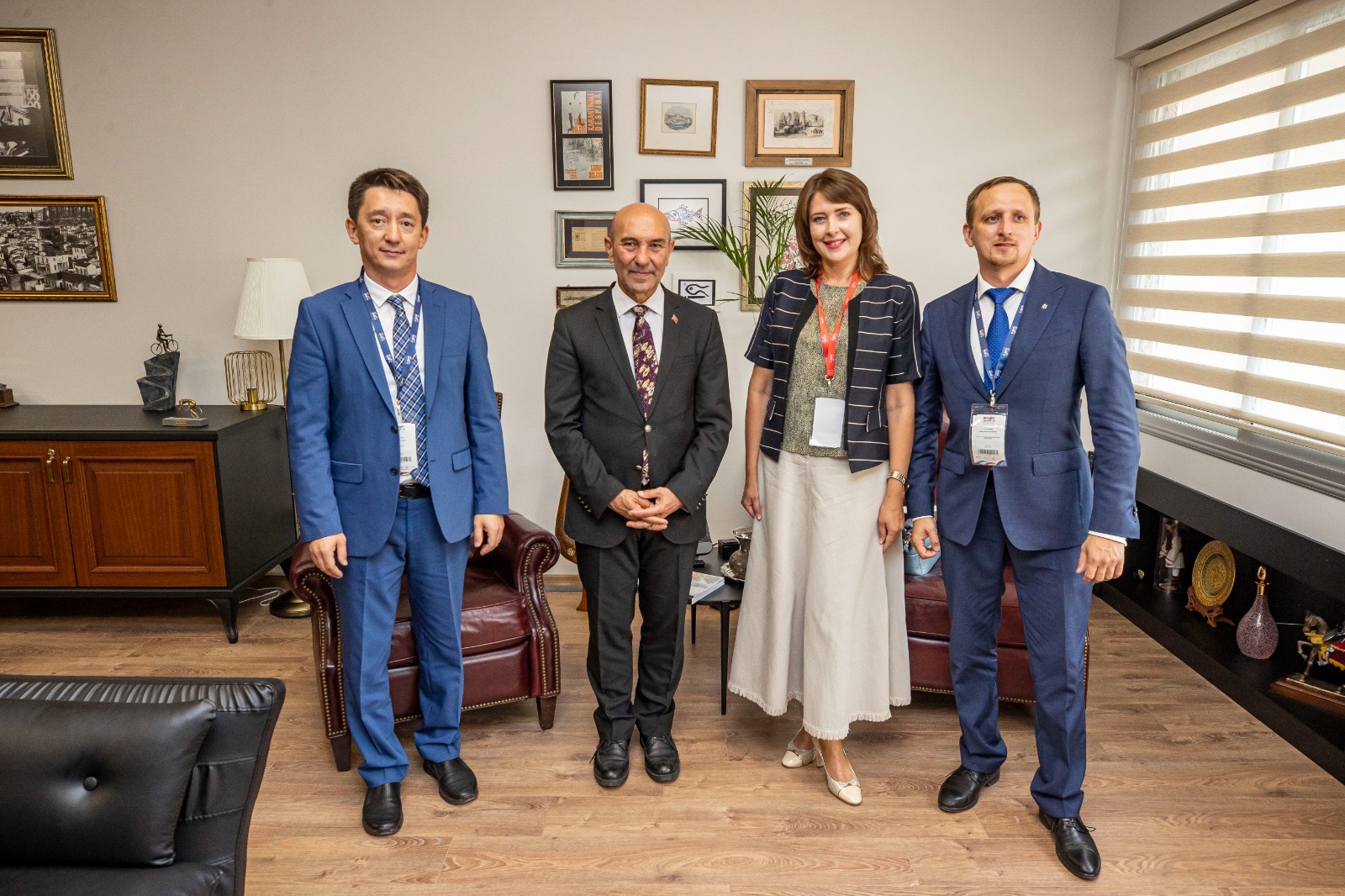 Başkan Soyer uluslararası Kültür Zirvesi’nin konuklarıyla bir araya geldi