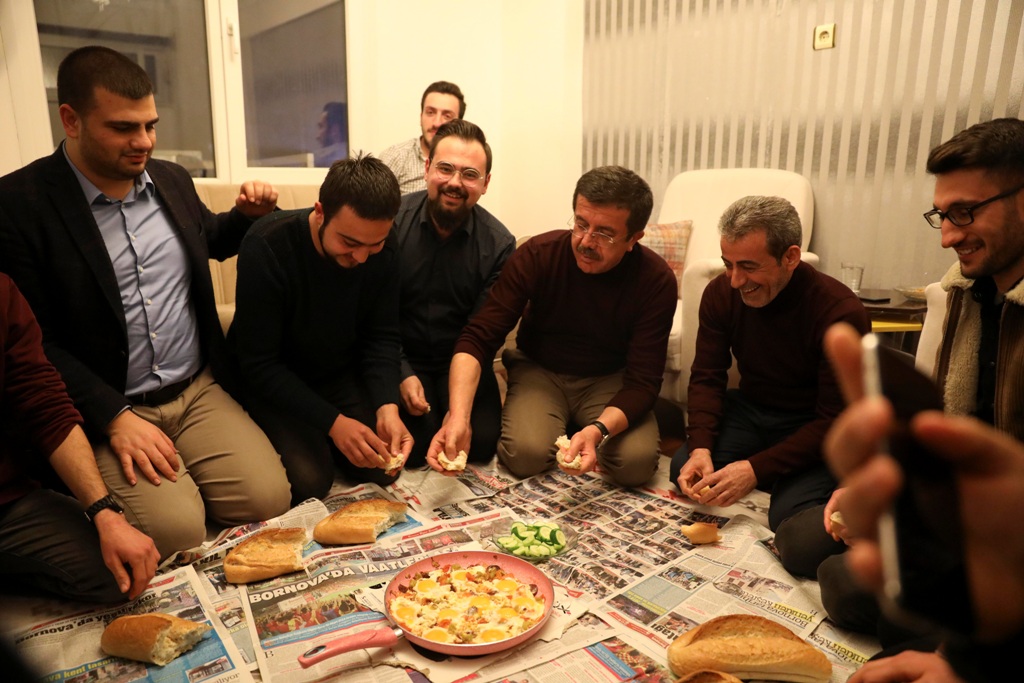 Zeybekci'den menemen tarifi: Soğansız olmaz!