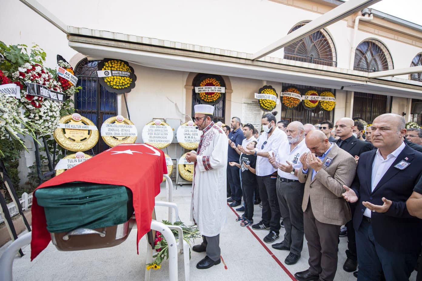 Adnan Akyarlı'ya son görev... Gözyaşları ile uğurlandı!