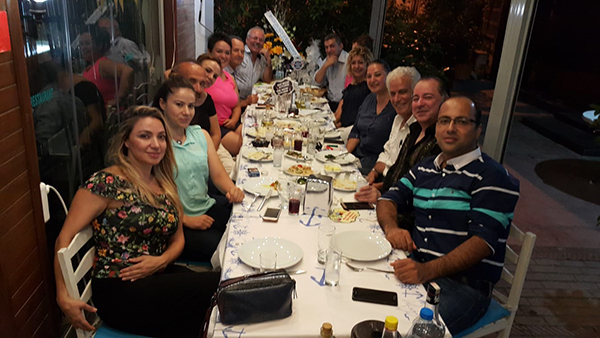 ÇEYREK ASIRLIK BAŞKANA COŞKULU YENİ YAŞ KUTLAMASI