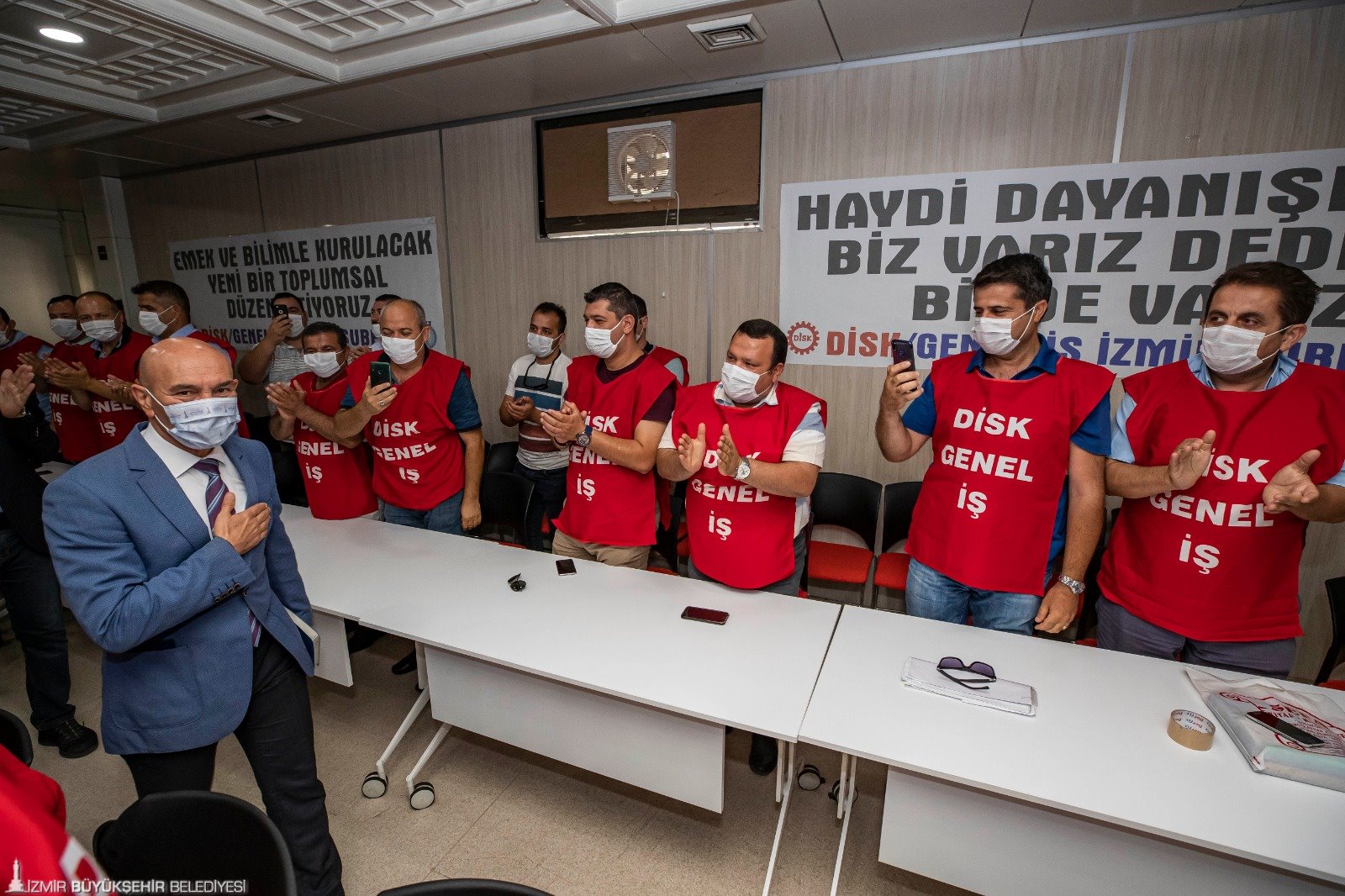 DİSK'ten Başkan Soyer'e ziyaret: "Asla yalnız yürümeyeceksiniz"