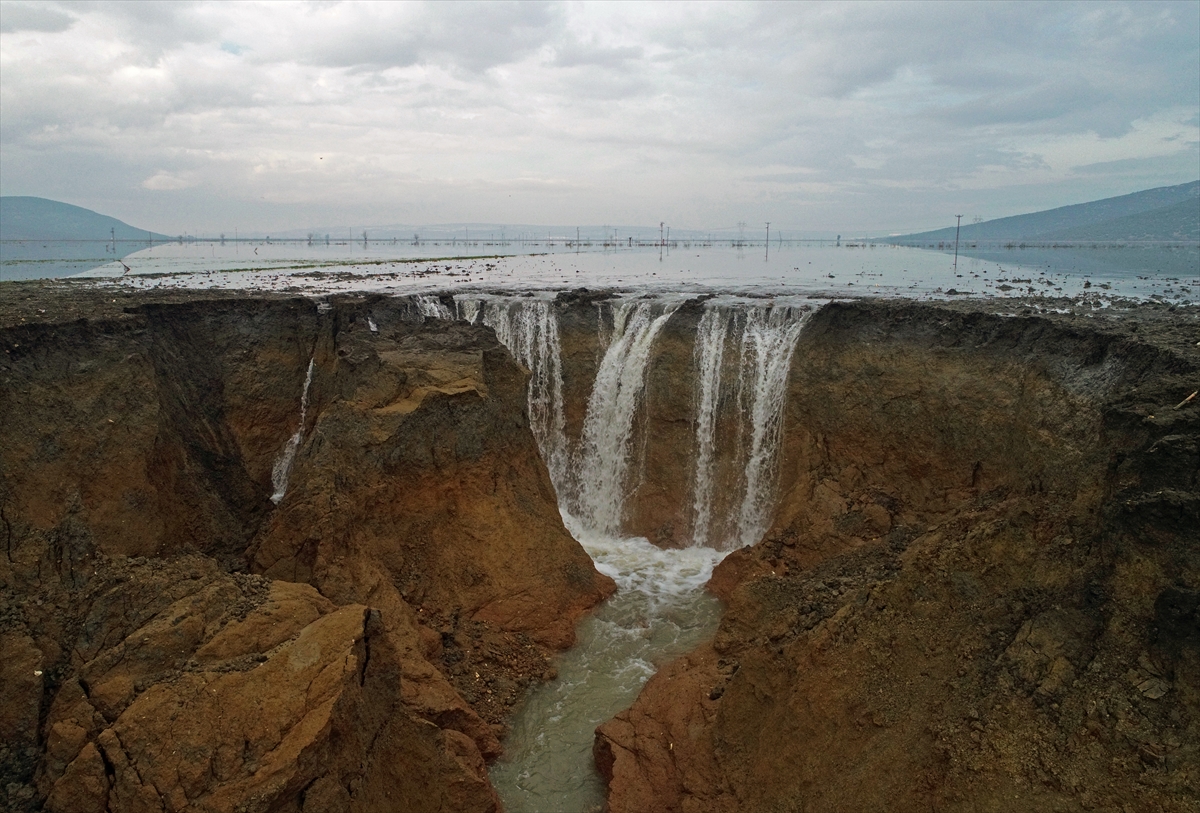 İzmir'de oluşan düdenlere 'jeopark' önerisi