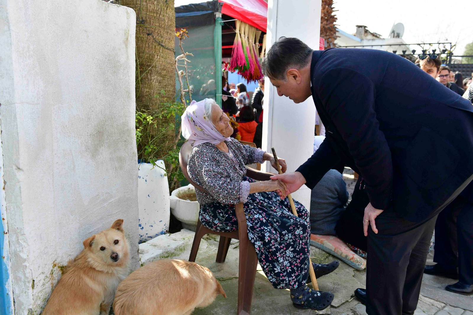 Bayındır, Çiğli ve Karabağlar'da Tugay'a coşkulu karşılama