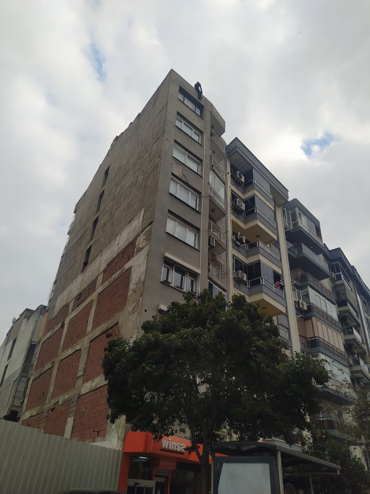 İNTİHAR GİRİŞİMİNİ PSİKOLOG ENGELLEDİ!