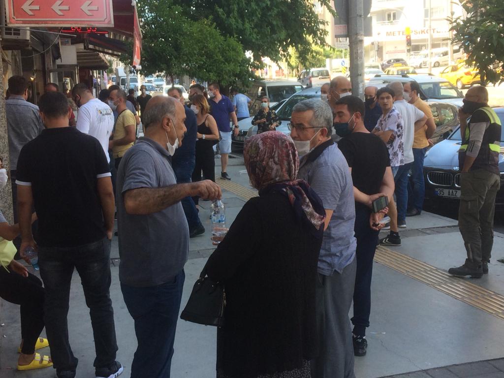 Noterde sosyal mesafe sözde kaldı