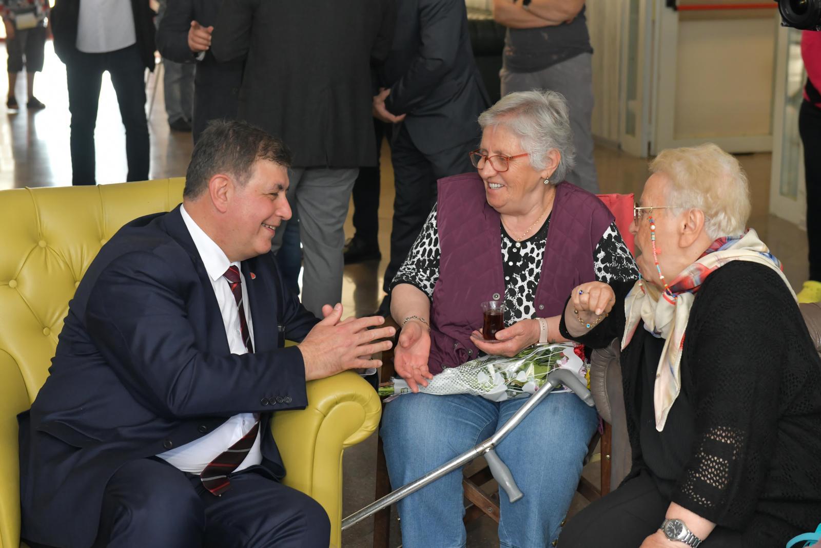 Başkan Tugay, genç iş insanlarına projelerini anlattı