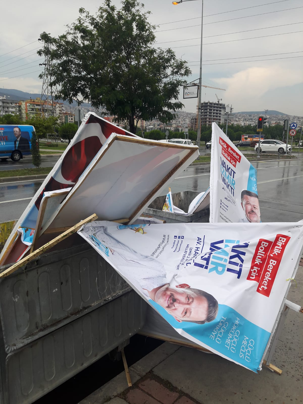 AK Partili Dağ'dan pano tepkisi: Baskı var!