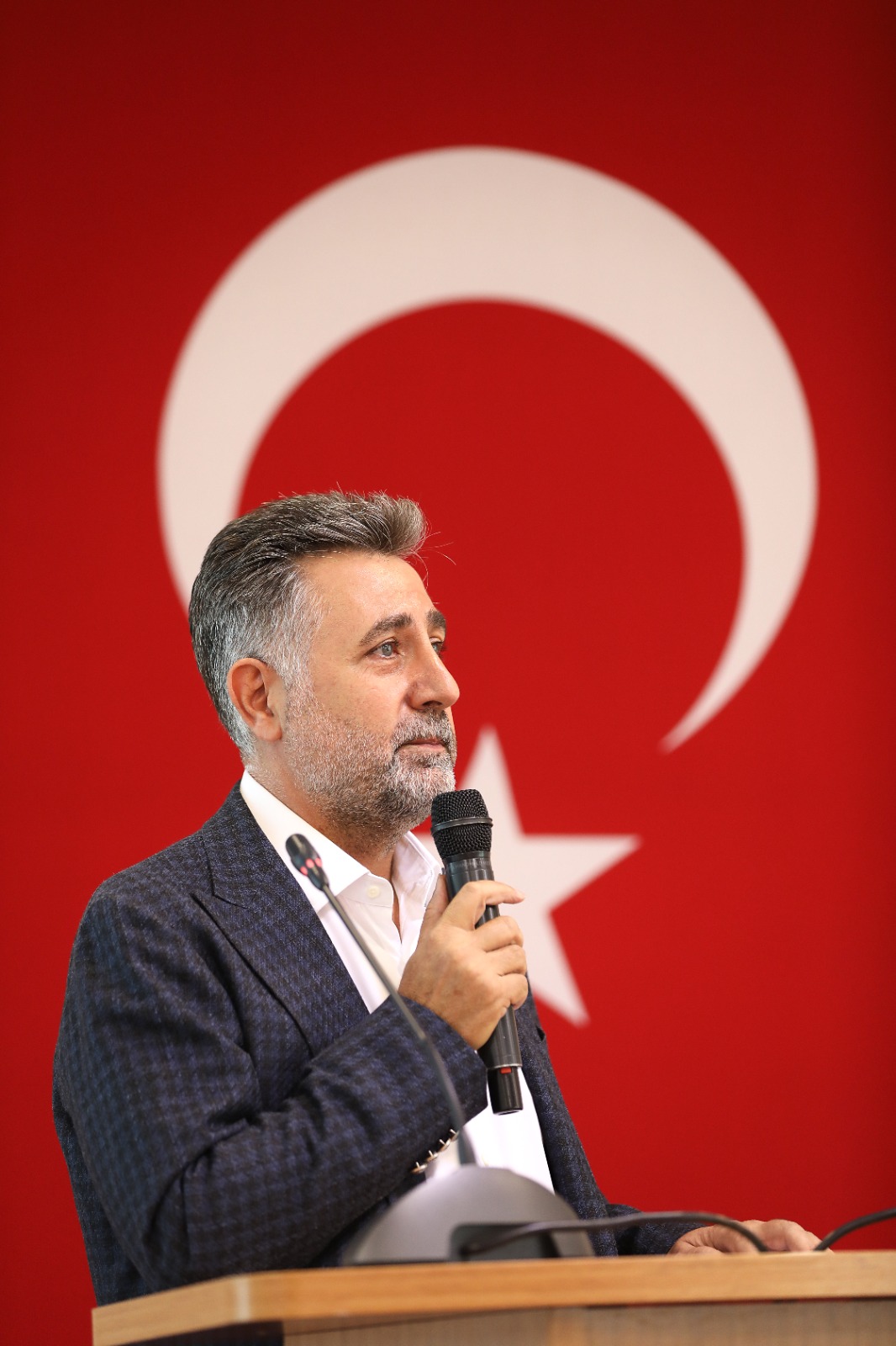 Bayraklı Kent Konseyi başkanını seçti