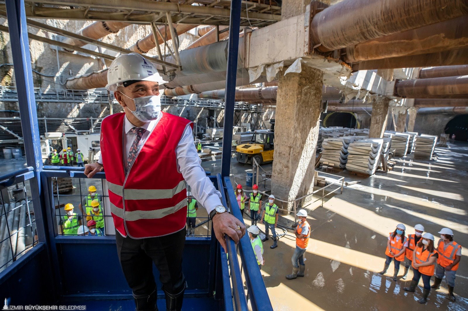 Raylara ilk kaynağı Başkan Soyer yaptı