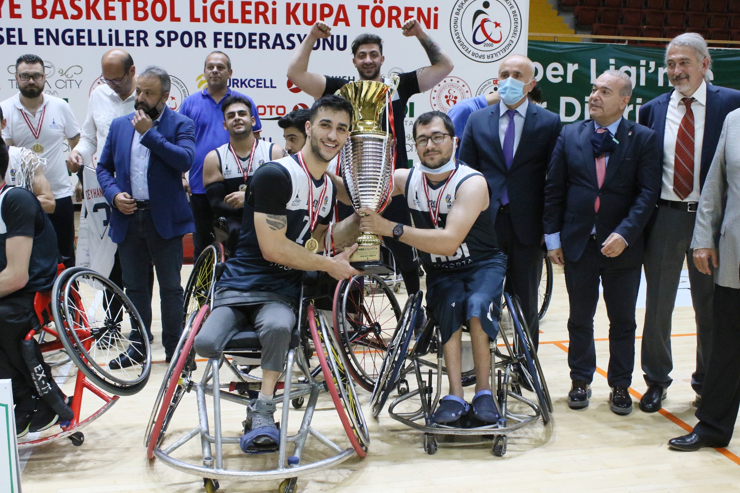Tekerlekli Sandalye Basketbol Takımı 17 yıl aradan sonra yeniden şampiyon İşte sporda İzmir farkı!