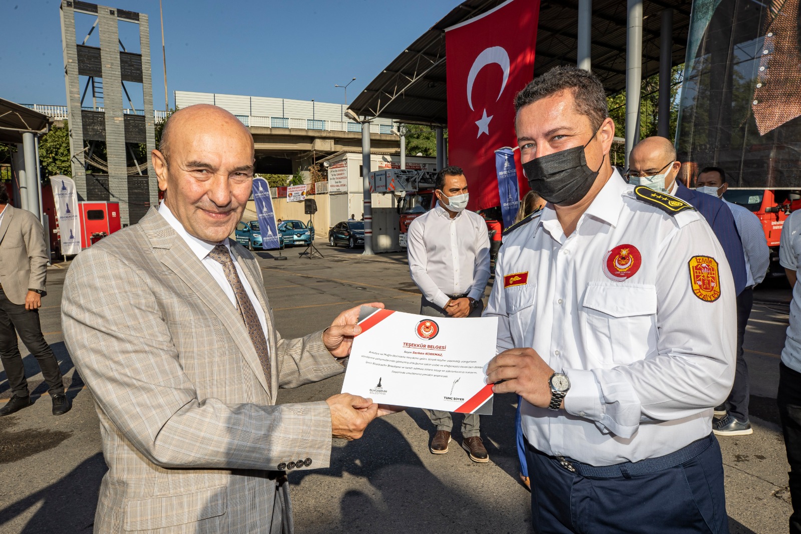 Soyer, yangın bölgesinden dönen belediye personelini ziyaret etti: “Bu gurur tarif edilemez”