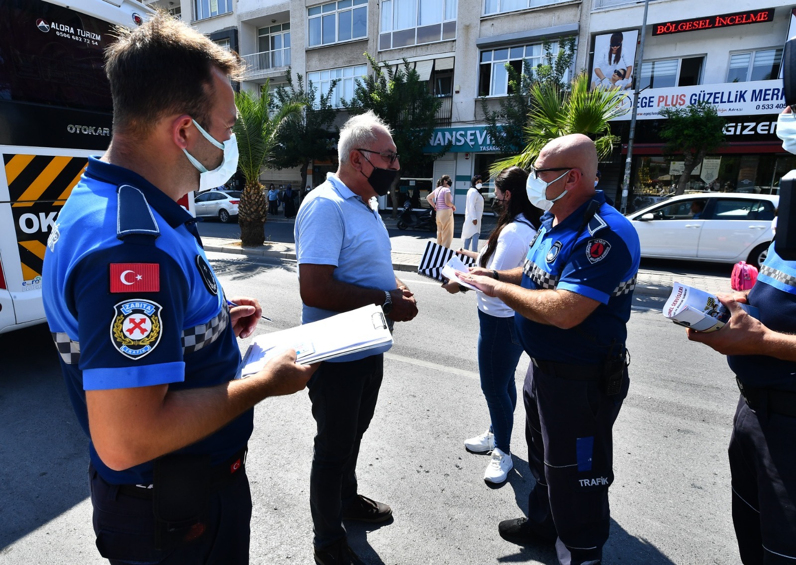 İzmir zabıtasından öğrenci servislerine sıkı denetim