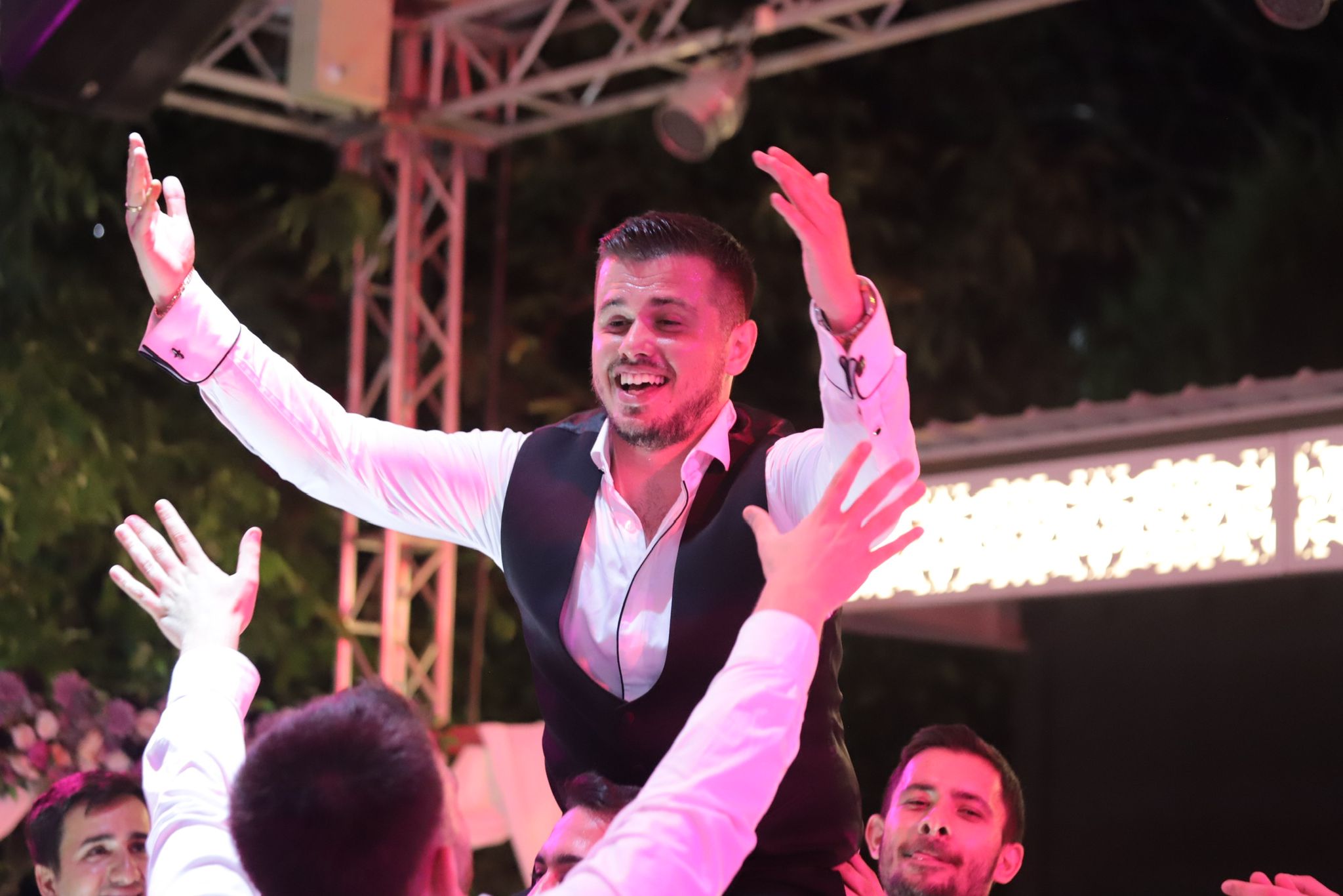 Duran ve Yenginer ailelerinin mutlu günü: Janset ve Kubilay dünya evine girdi