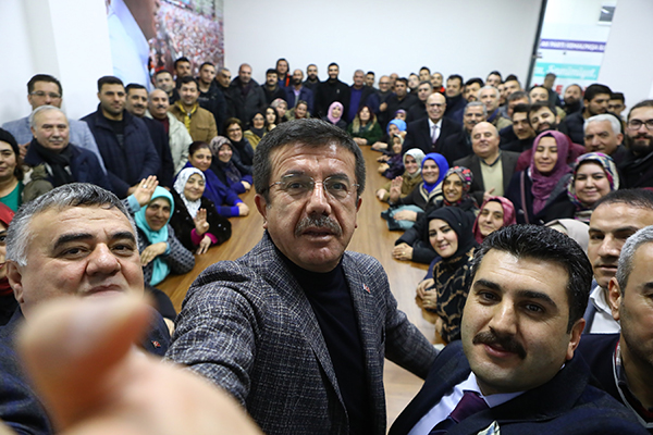 Zeybekci: Bir deliye ihtiyaç var, o da karşınızda