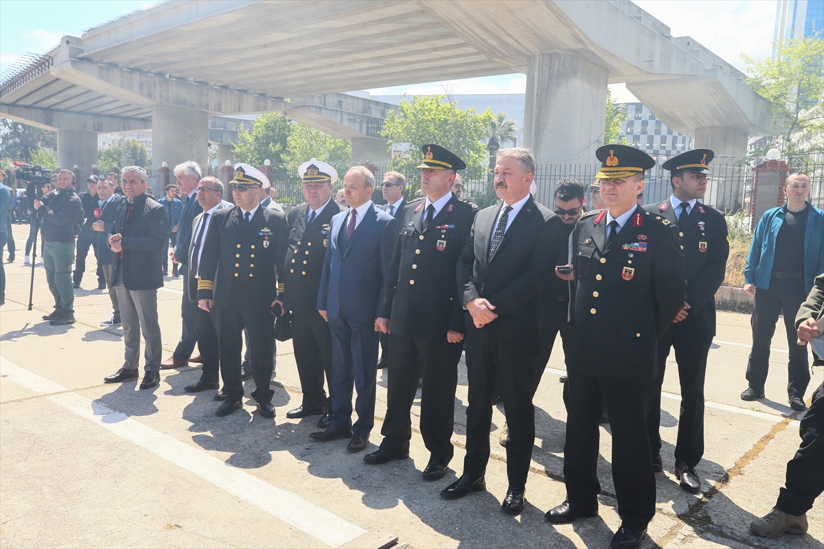 Esrar dolu tekne limana getirildi