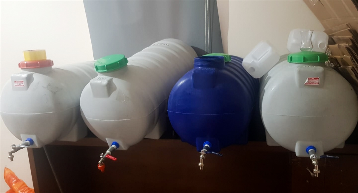 Lüks daireyi kaçak içki imalathanesi yapmışlar