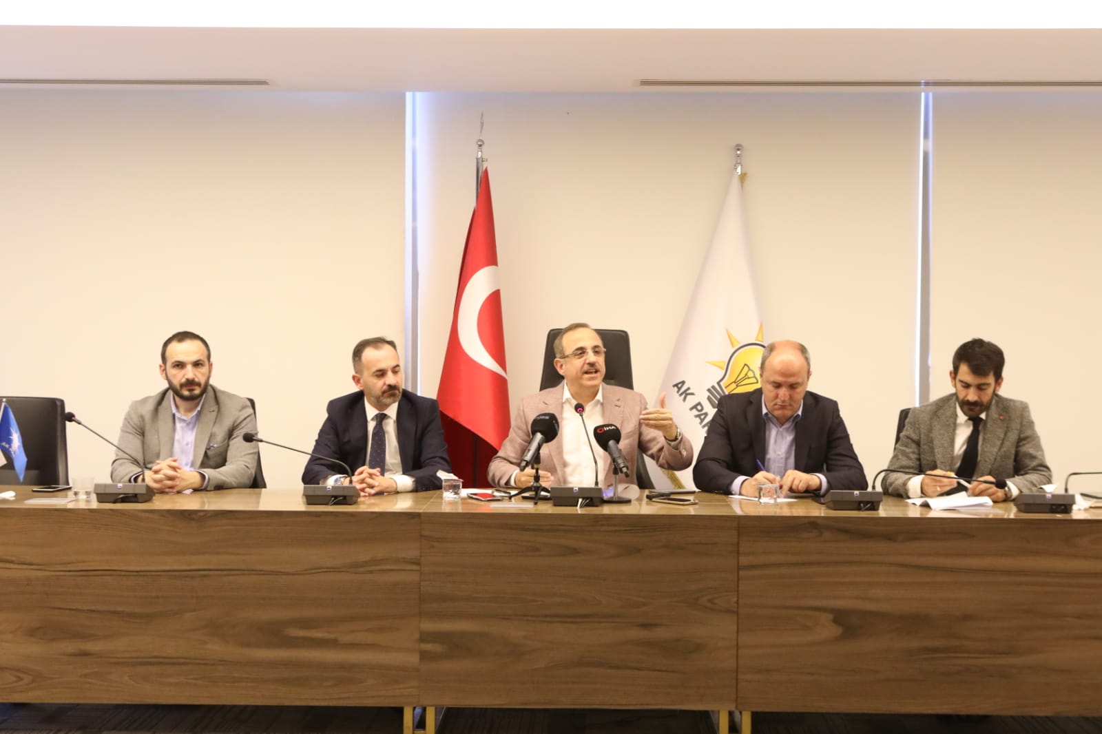 Başkan Sürekli, Soyer’i hedef aldı 100 günlük performansını değerlendirdi