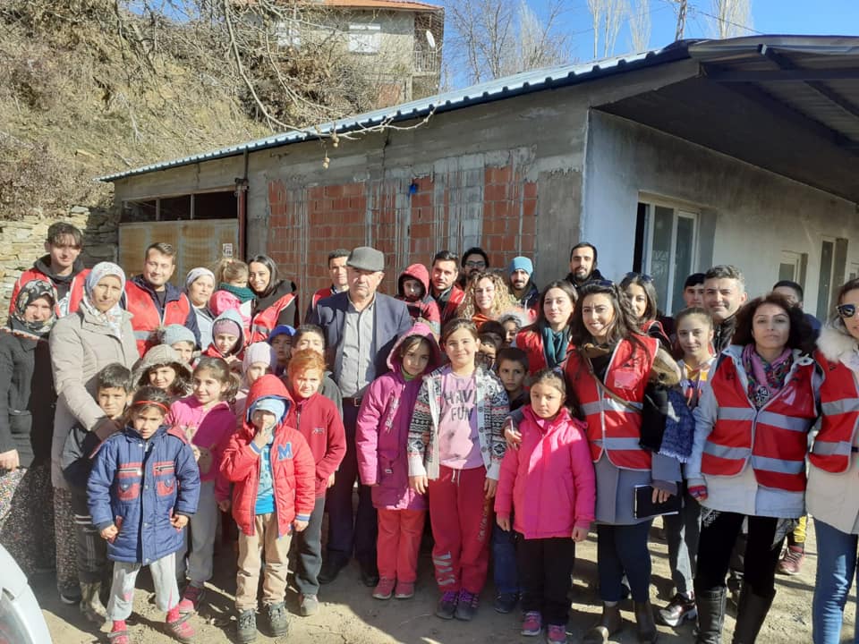Aşkla İzmir Gençlik gönüllülerinden 'Kiraz' çıkartması